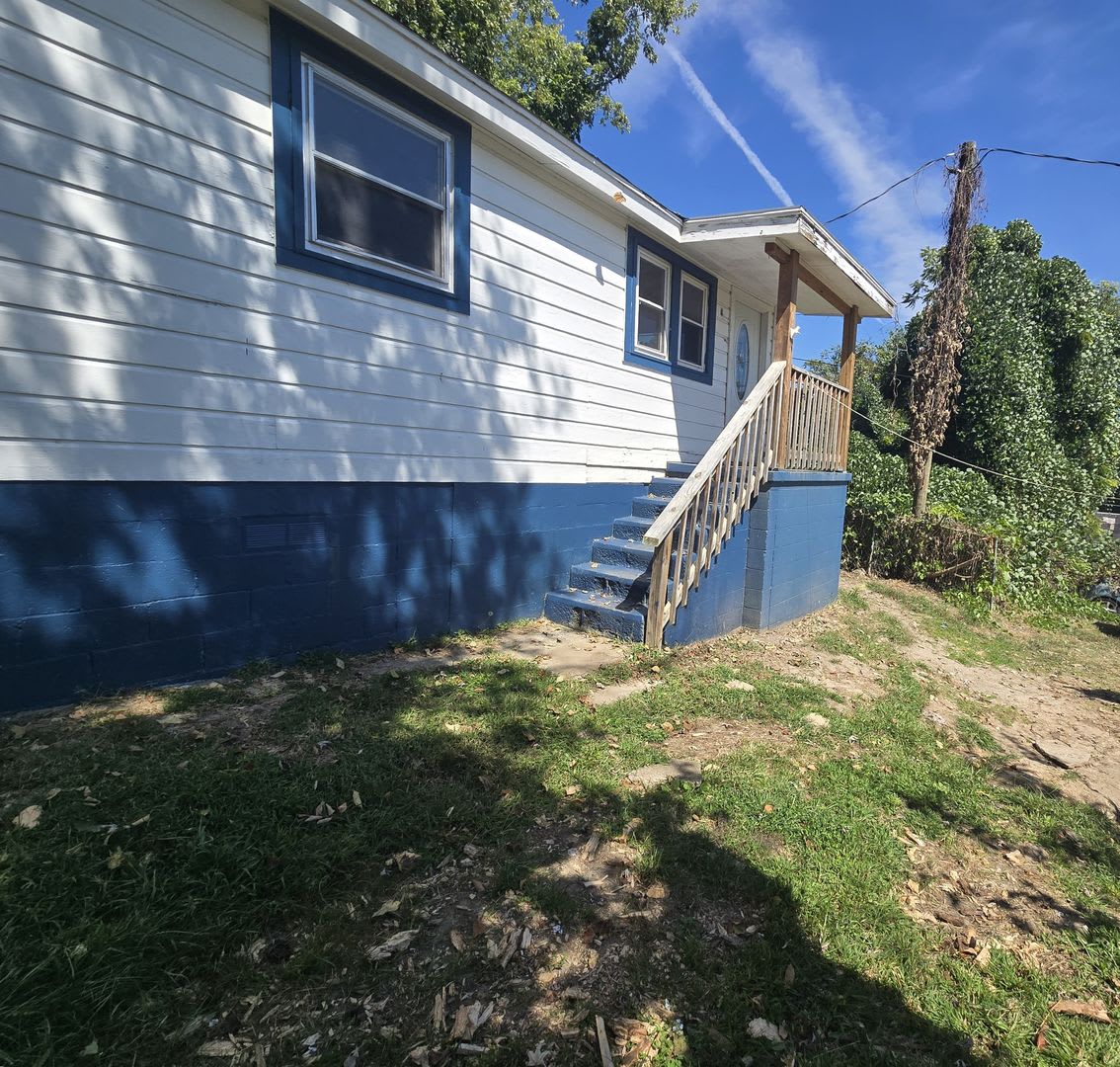 Lenoir 3/1 Close to J.E. Broyhill Park