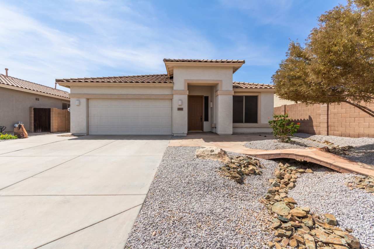 CHARMING 3 BED 2 BATH IN AVONDALE!