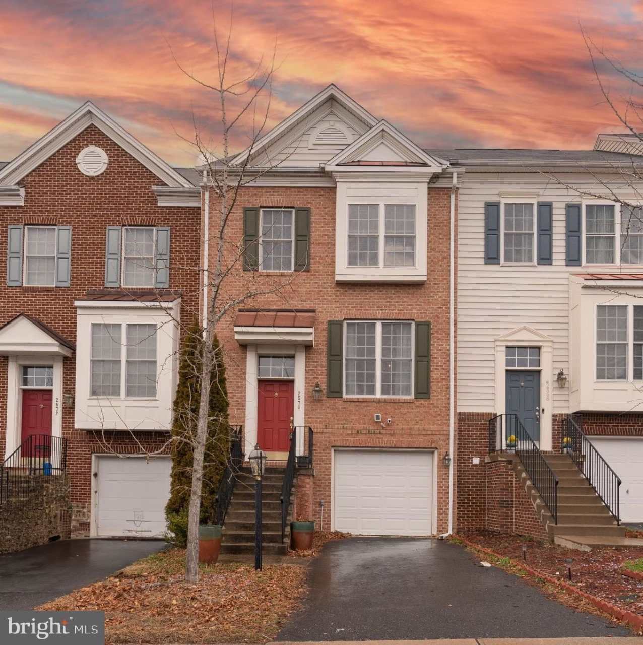 2570 OAK TREE LANE