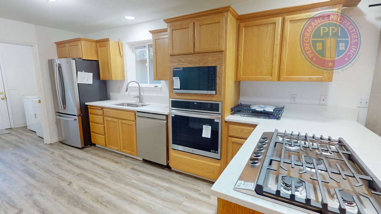 LAKE OSWEGO, FIRST ADDITION / SINGLE LEVEL, NEWLY UPDATED, BASEMENT  GARAGE