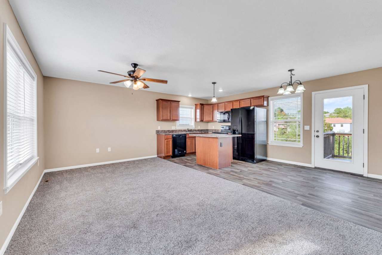 4 BEDROOM, 2.5 BATH HOUSE IN BRANSON, MO