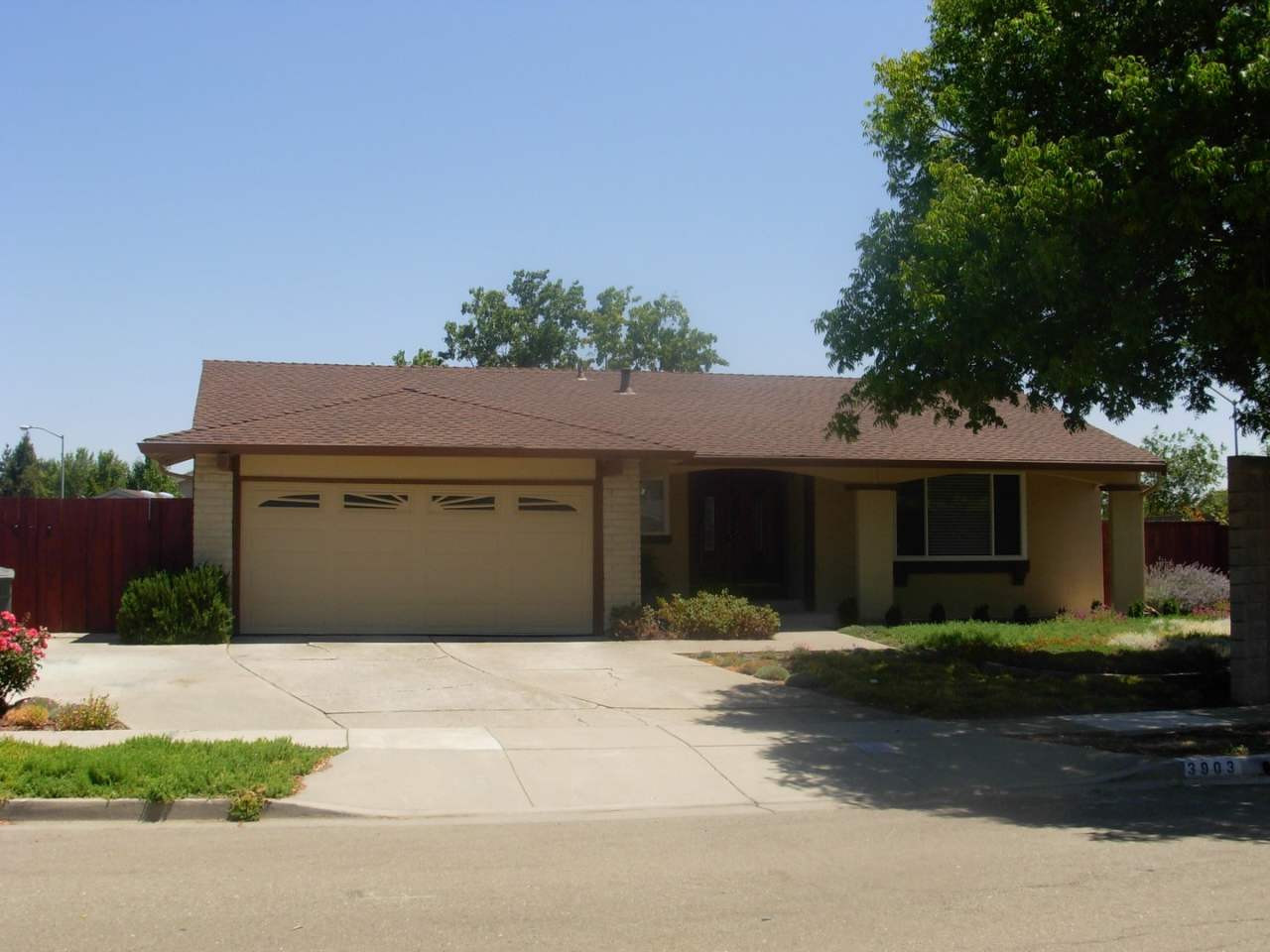 PLEASANTON SINGLE LEVEL HOUSE