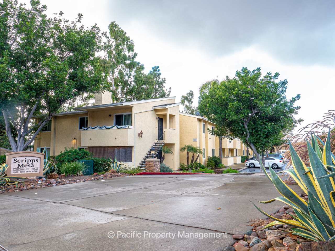 Amazing 2Bd/2Ba with 2 parking spaces, conveniently located near Lake Miramar and San Diego Miramar College. Water/Sewer/Trash included!