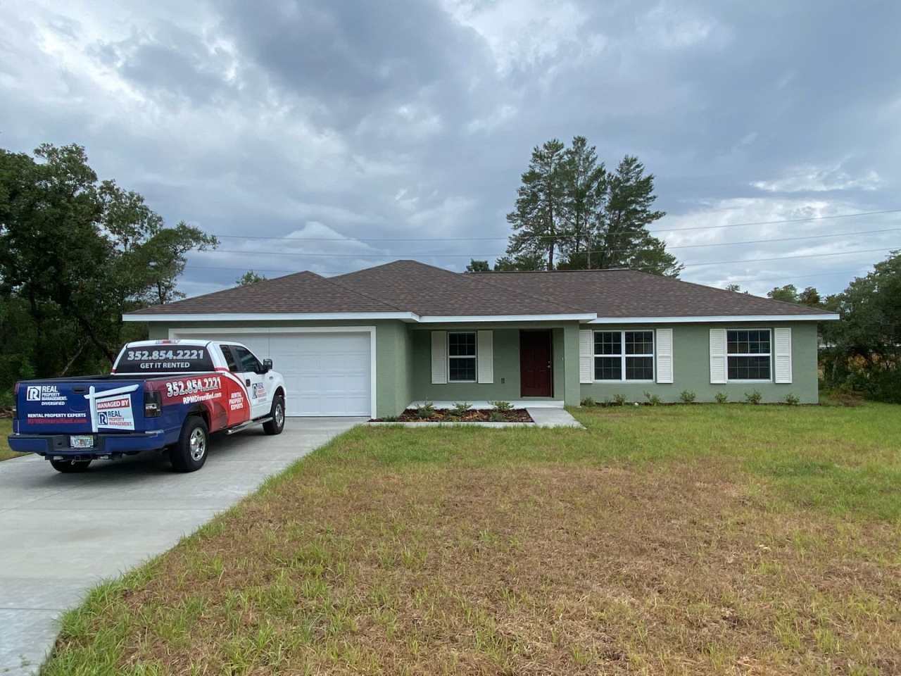 Desirable SW Ocala Neighborhood 4/2/2 *WON'T LAST*