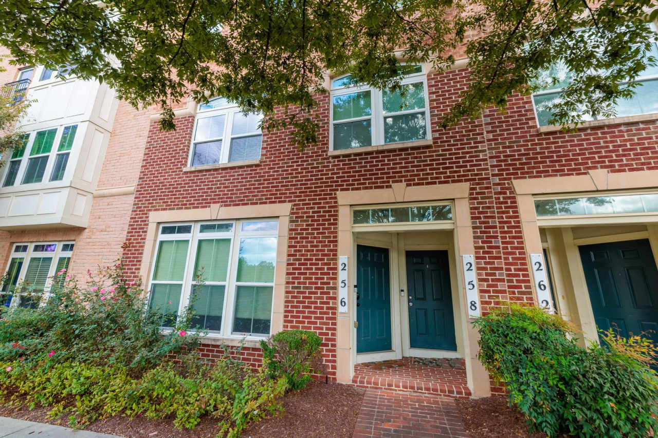 Great 3br 2.5 Bath Townhome in Gaithersburg MD