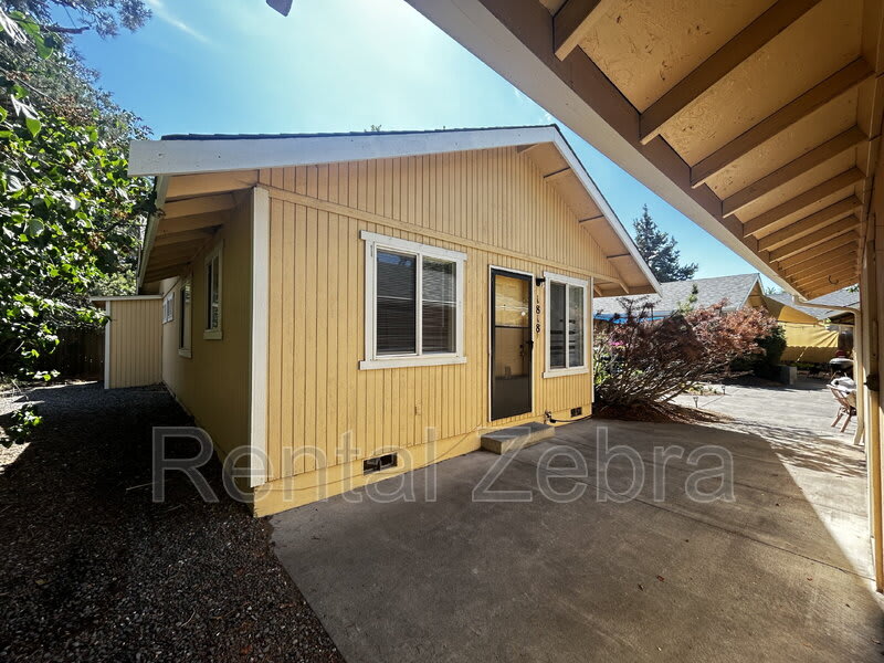 1812-1818 NE Wichita Way