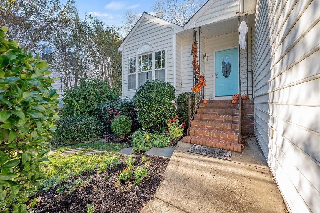 2412 Laurel Falls Lane