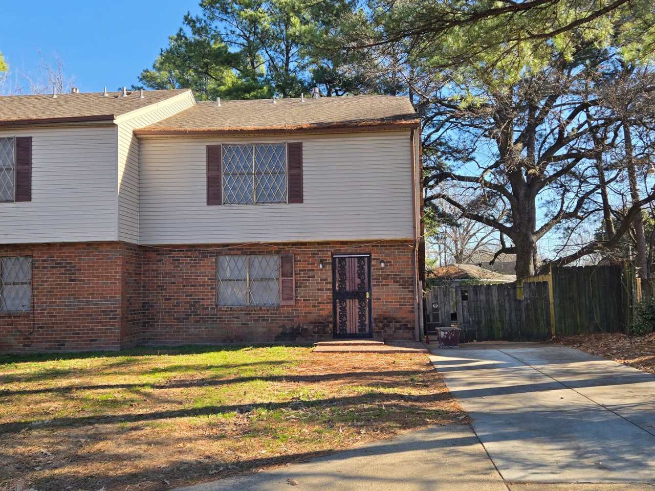 Beautiful Townhome Ready for Immediate Move In