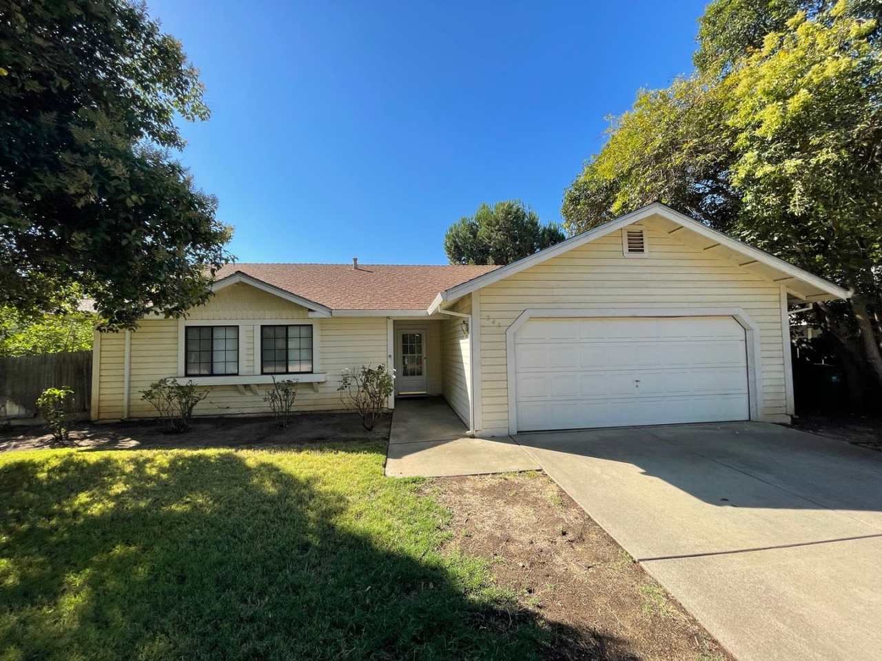 Beautiful 3 Bedroom 2 Bath Home in Excellent Location! Fenced Backyard!