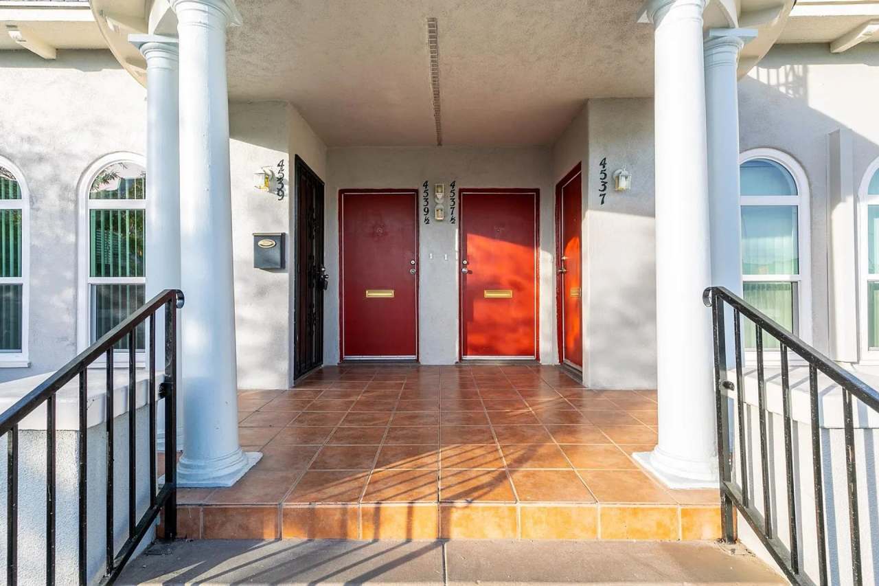 Bright and airy 2-bedroom 2-bath in Mid- City