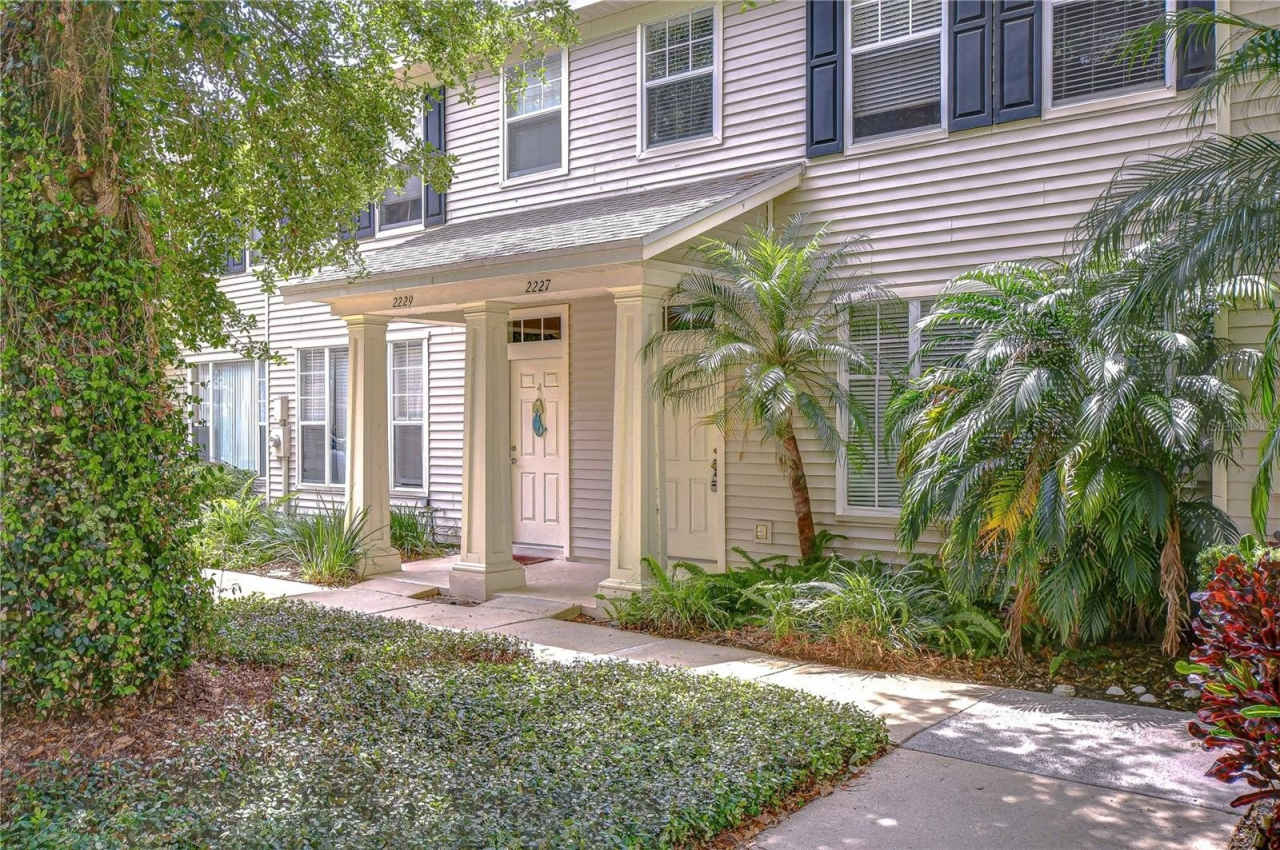 2227 GOLDEN OAK LANE