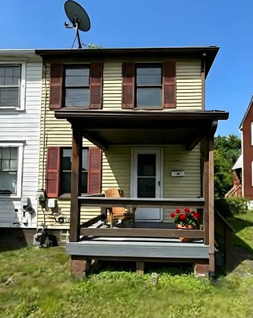 2Bed/1Bath End Unit Townhouse in Clairton