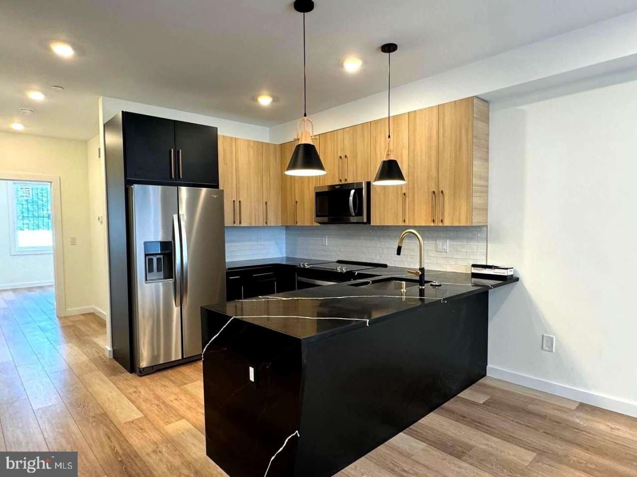 2043 N RANDOLPH Street unit: 2