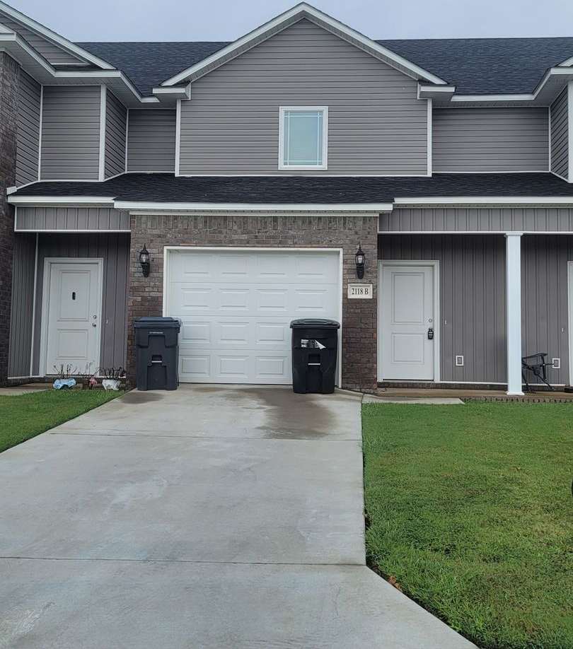 Beautiful 2 Bedroom/2.5 Bathroom Townhome in Alma!