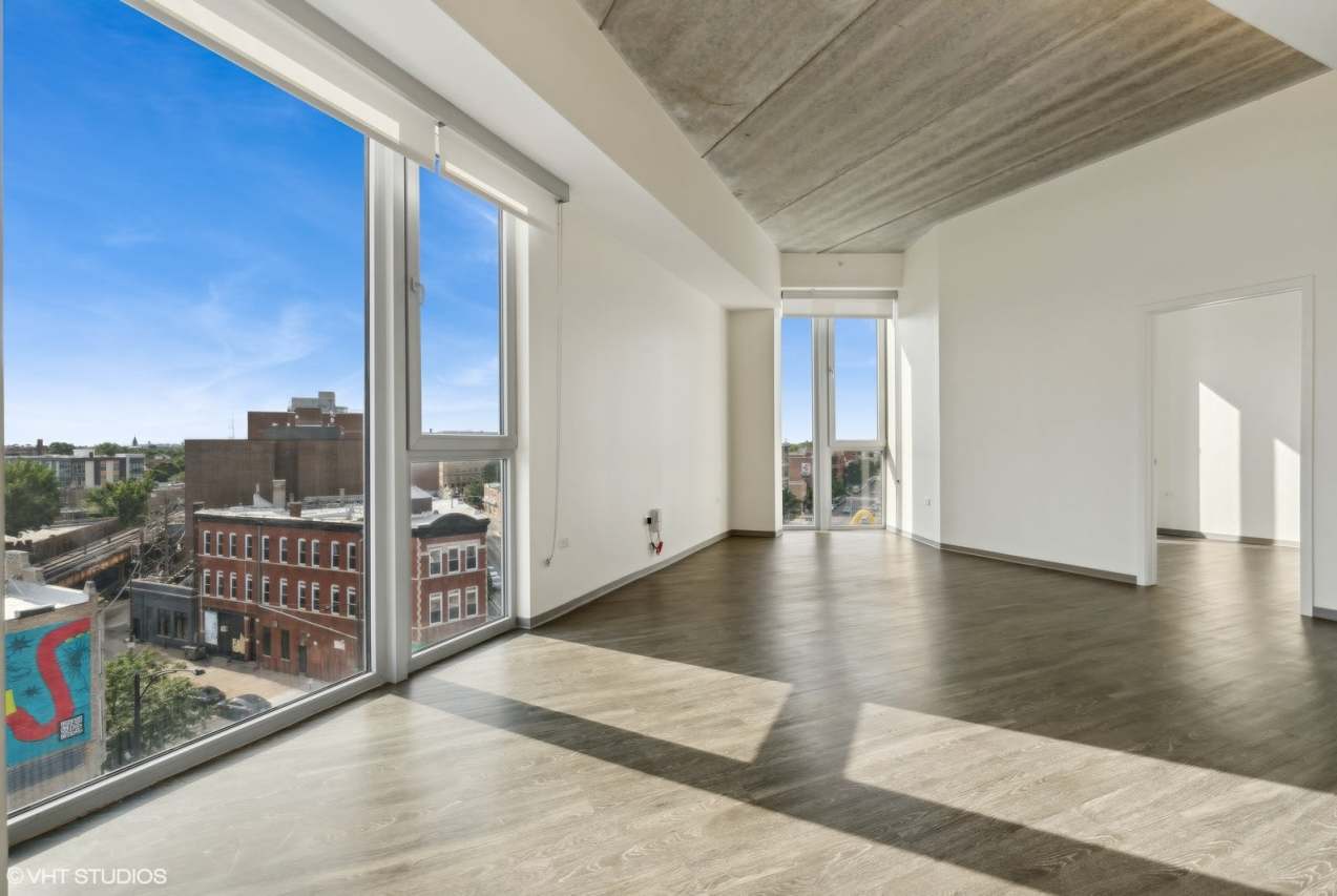 1904 N Milwaukee Ave