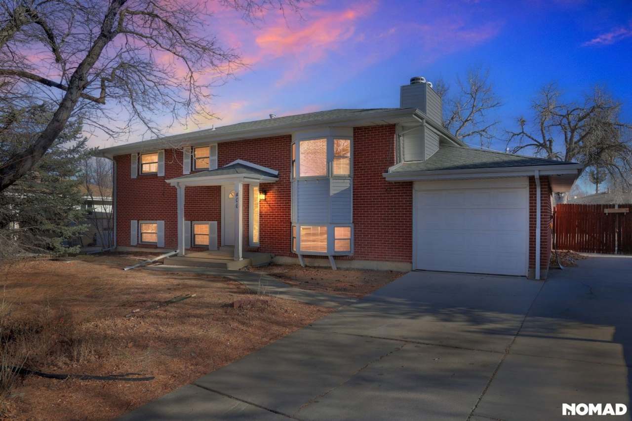 Charming 4BR House in Aurora