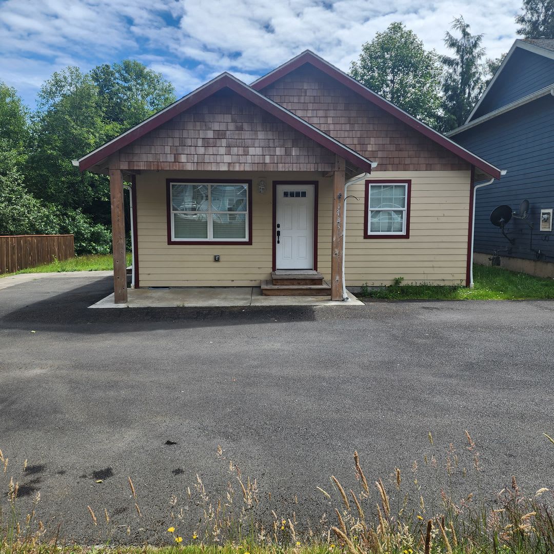 3 Bedroom House Available in Quiet Astoria Neighborhood!