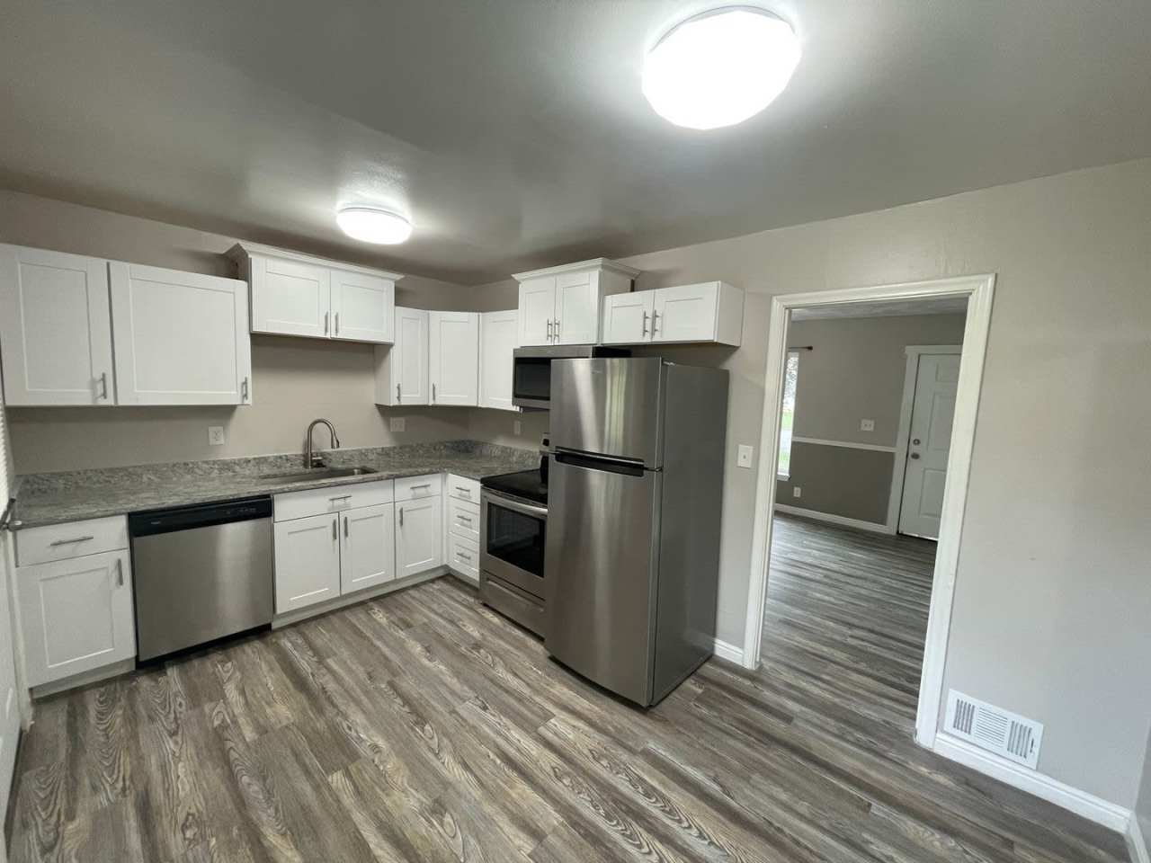 3 Bedroom/2 Bathroom Home in Ogden!