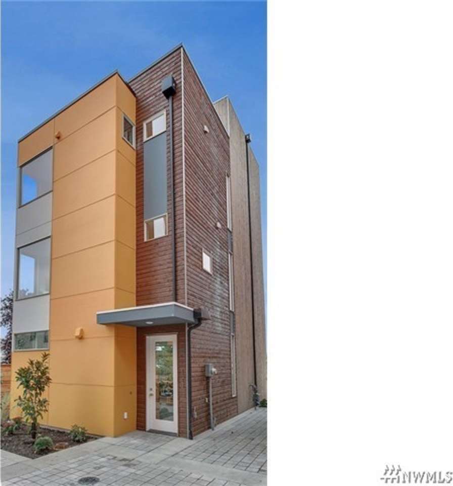 Stunning home in the heart of the city!