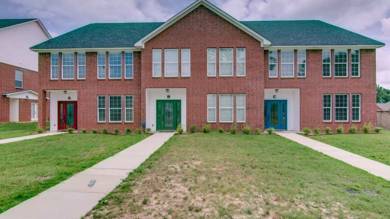 4 Bedroom PG Townhome for Rent!