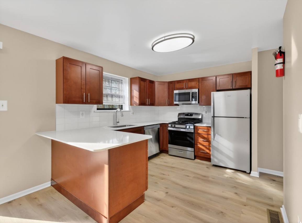 Newly Refinished 2 Bedroom Townhome