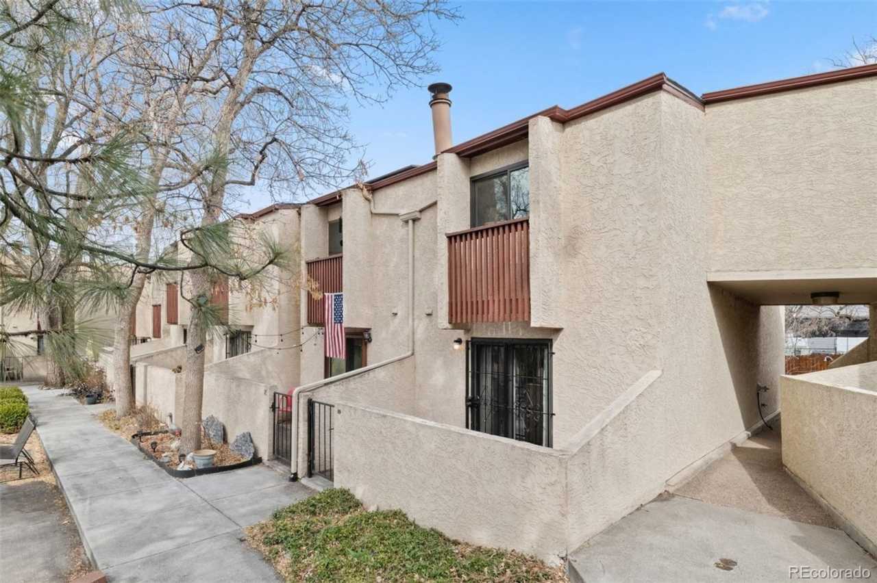 Charming 2BR Townhome in Denver
