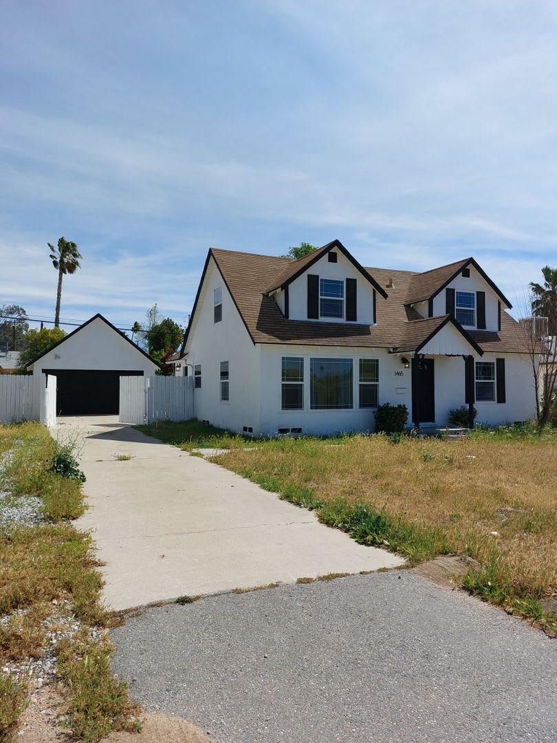 2 Story House With a Pool in San Bernardino