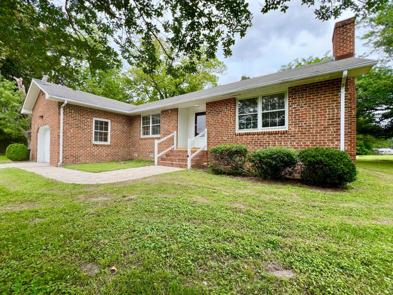 3bdr 2bth home in the heart of Poquoson