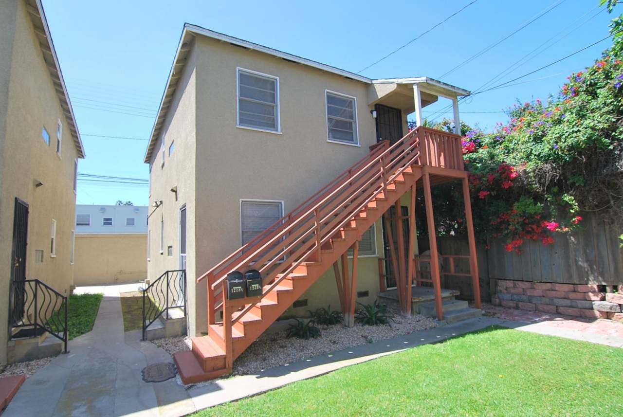 Bright  Private Top-Floor 2BR in Alamitos Beach
