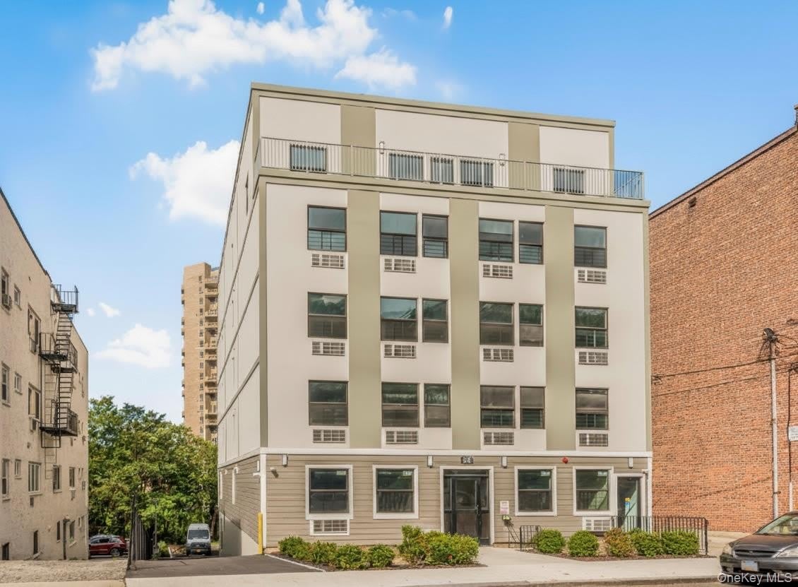 409 Warburton Avenue