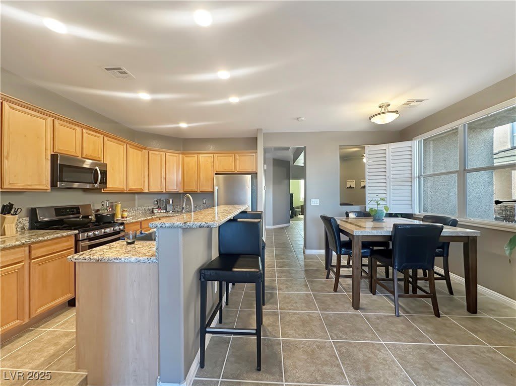 1004 Crescent Falls Street