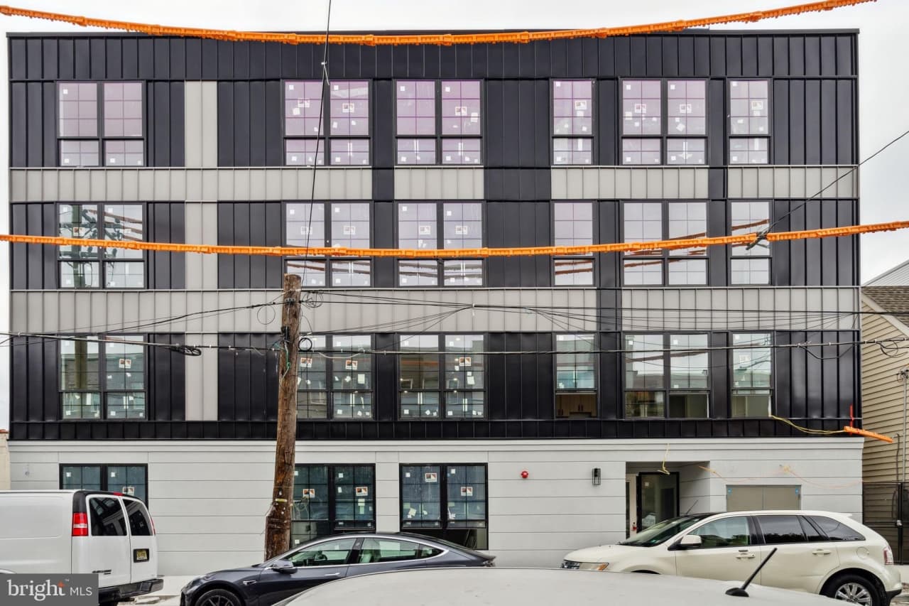 1112-16 E BERKS Street unit: 301