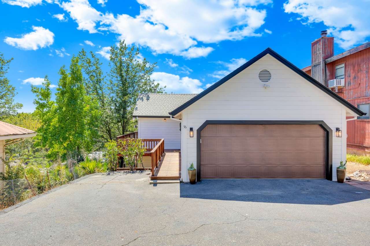 Charming Newly Remodeled 2 Bedroom Home in the Heart of Sonora!