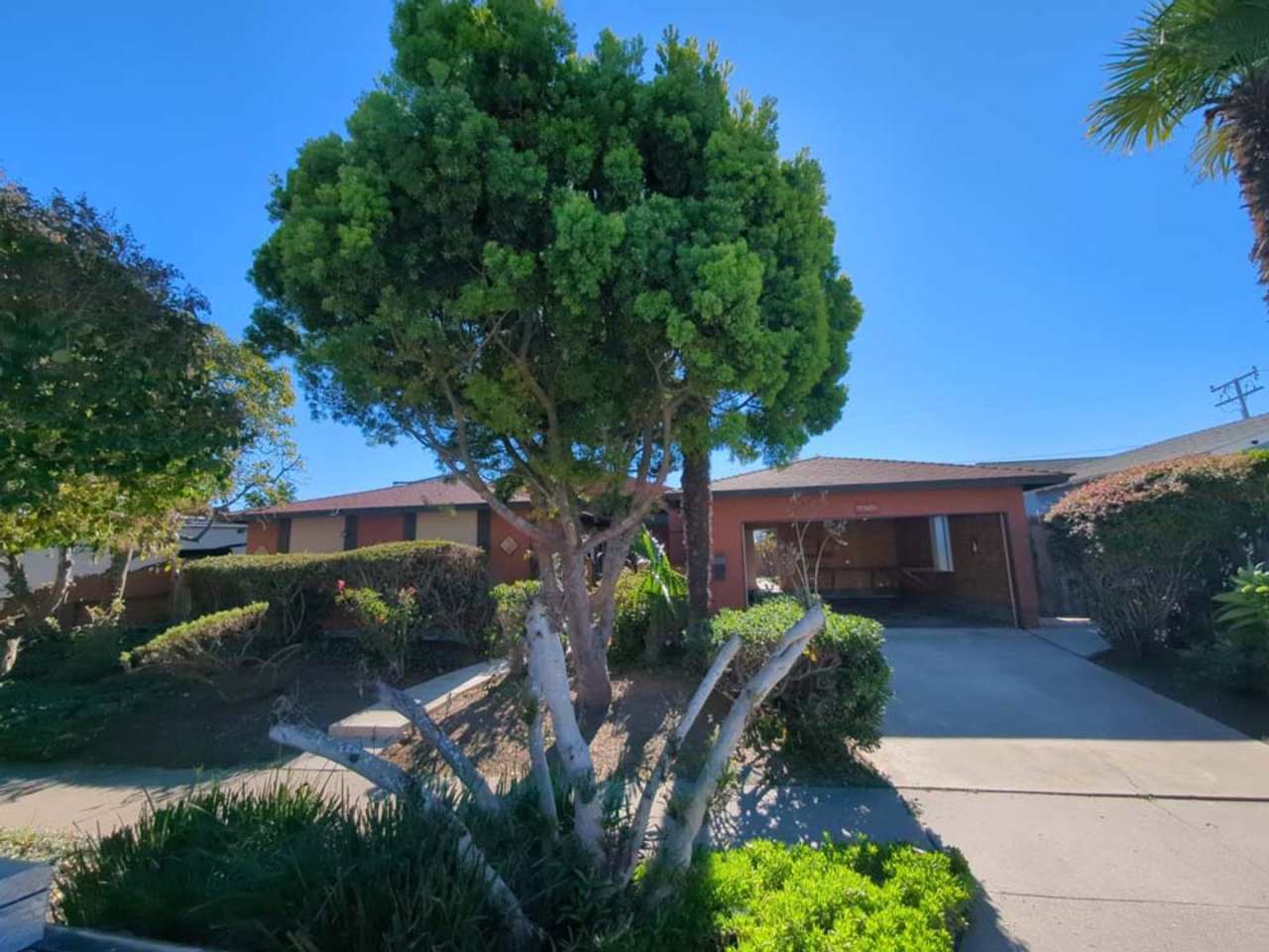 Beautifully Rehabbed 6 Bedroom Home in Desirable Montalvo Heights in Ventura