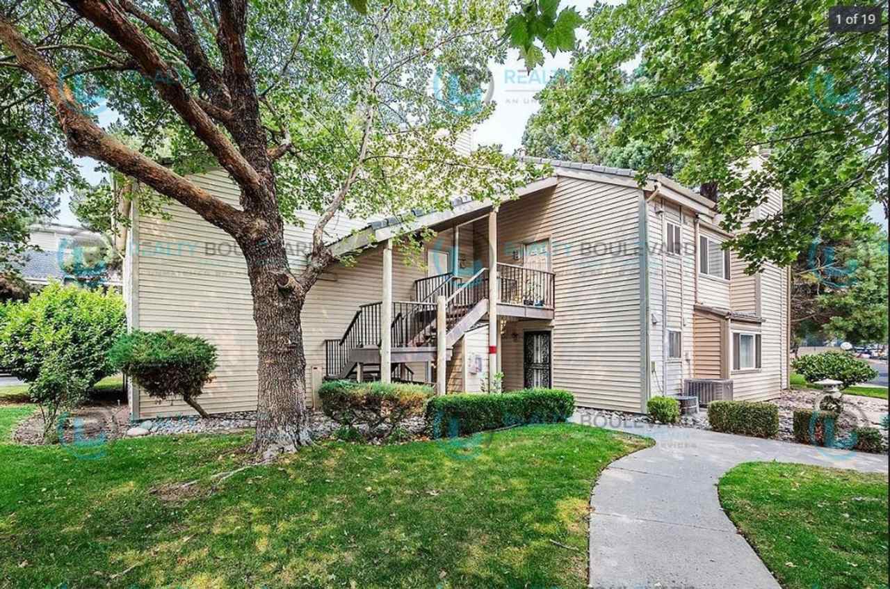 1 Month free!! This stunning two-bedroom, two-bathroom townhouse with Loft Area