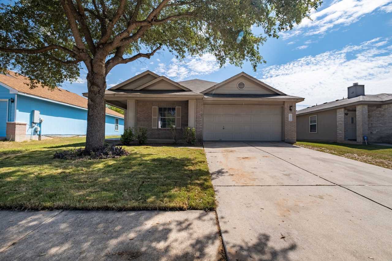 Classic 3 Bedroom, 2 Bath Home in Austin Near Tesla  Airport
