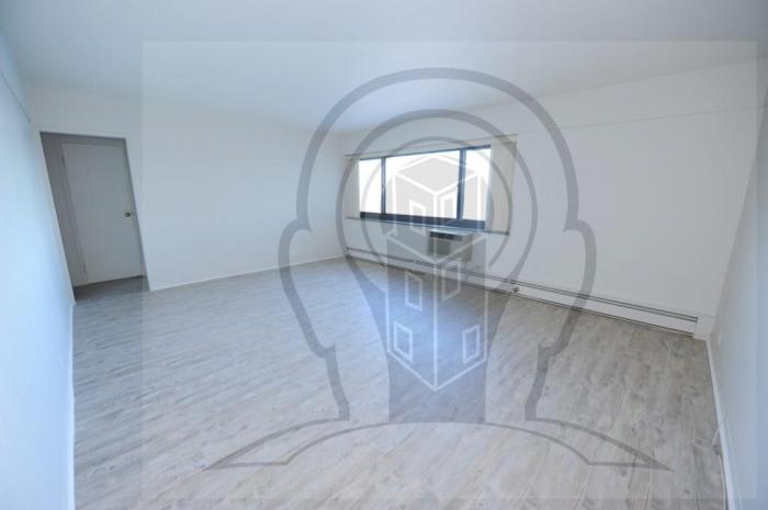 7337 S SOUTH SHORE DR