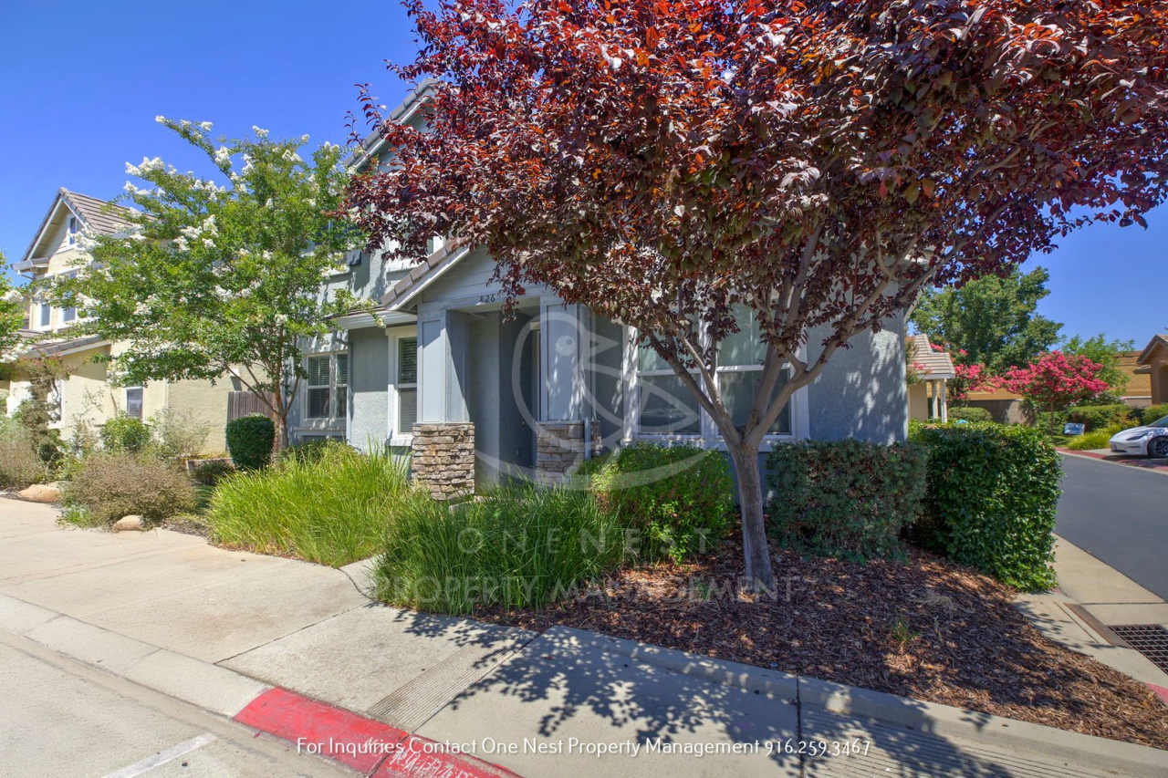 Lincoln Crossing; 4 bedroom in Gated community