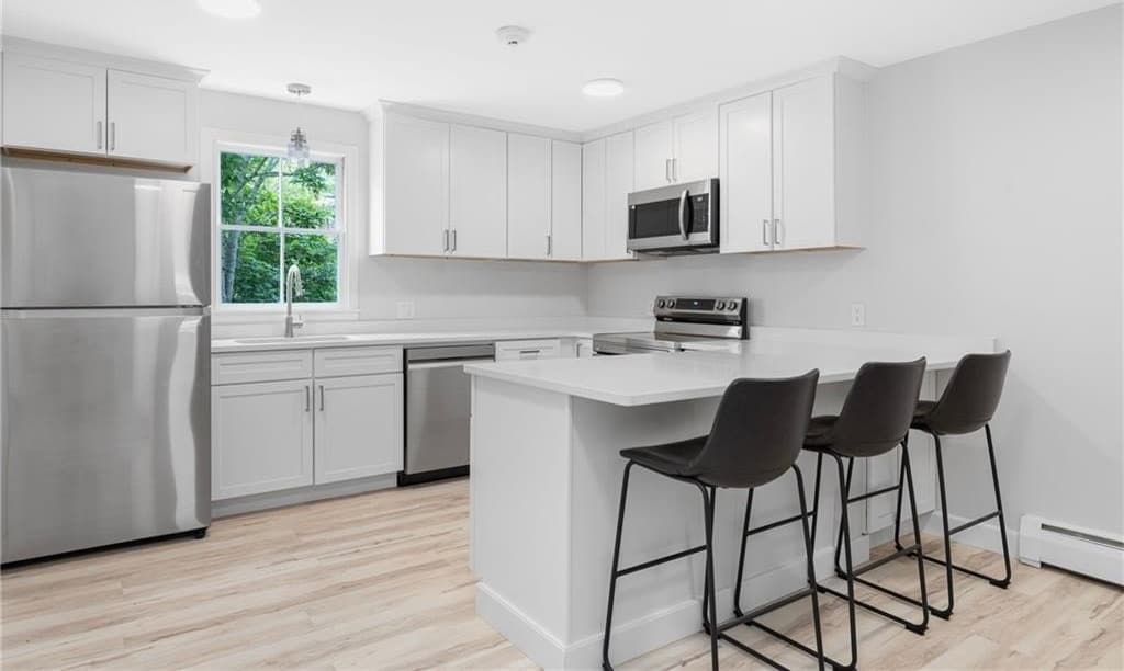 458 Thames Street unit: B