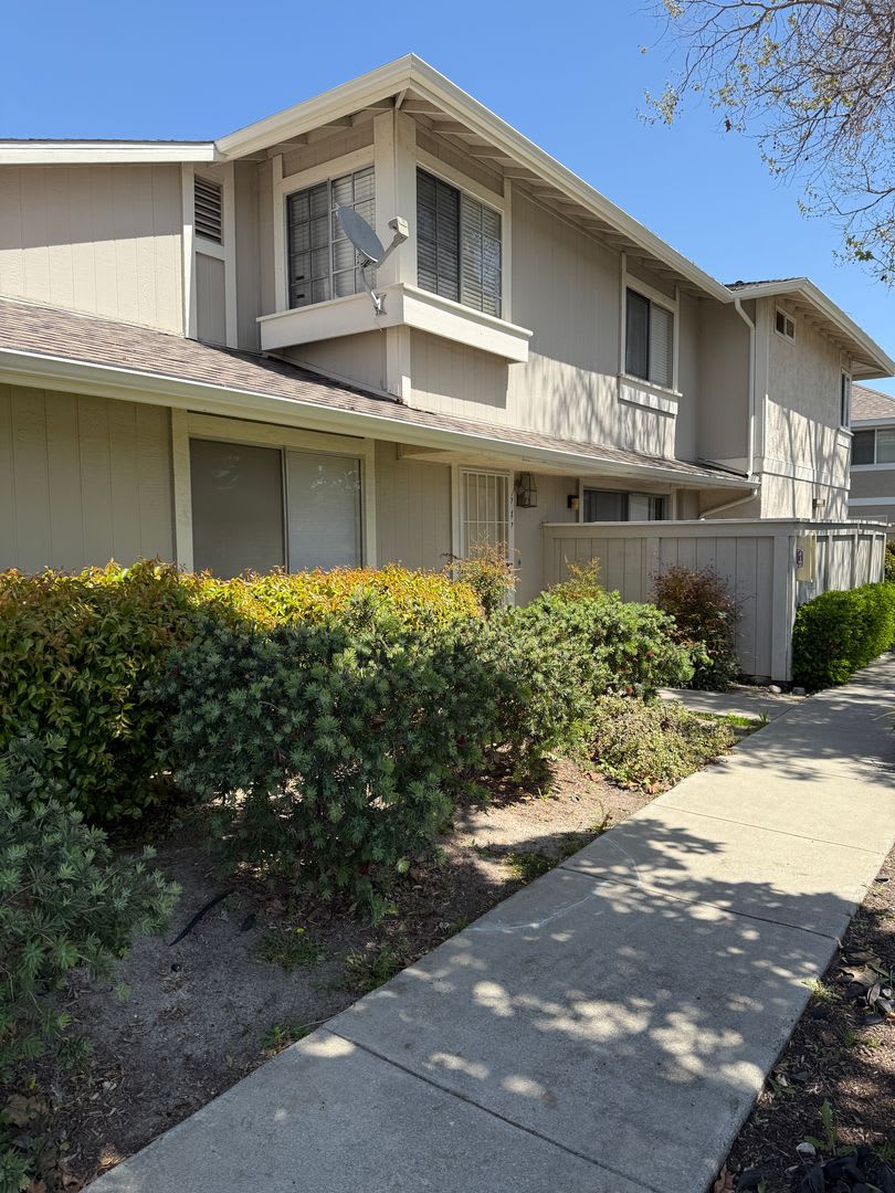 2 BR, 1.5 Bath 1 car garage