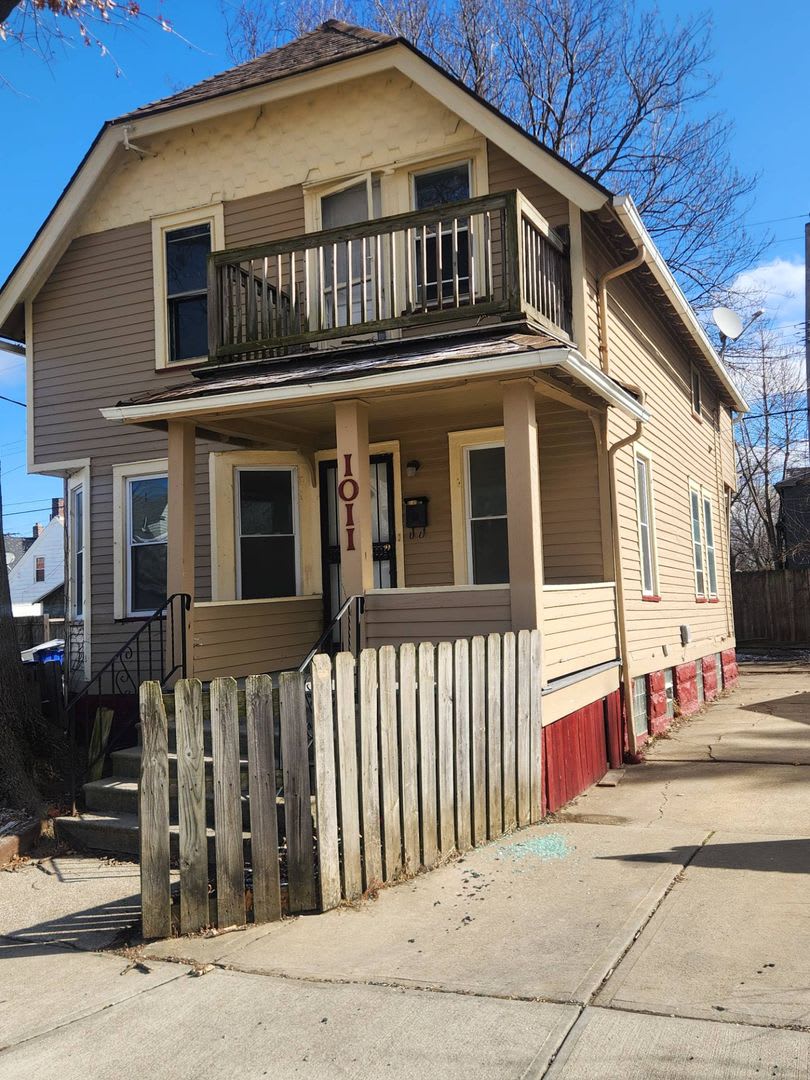 Charming 3-Bedroom Property in Prime Location