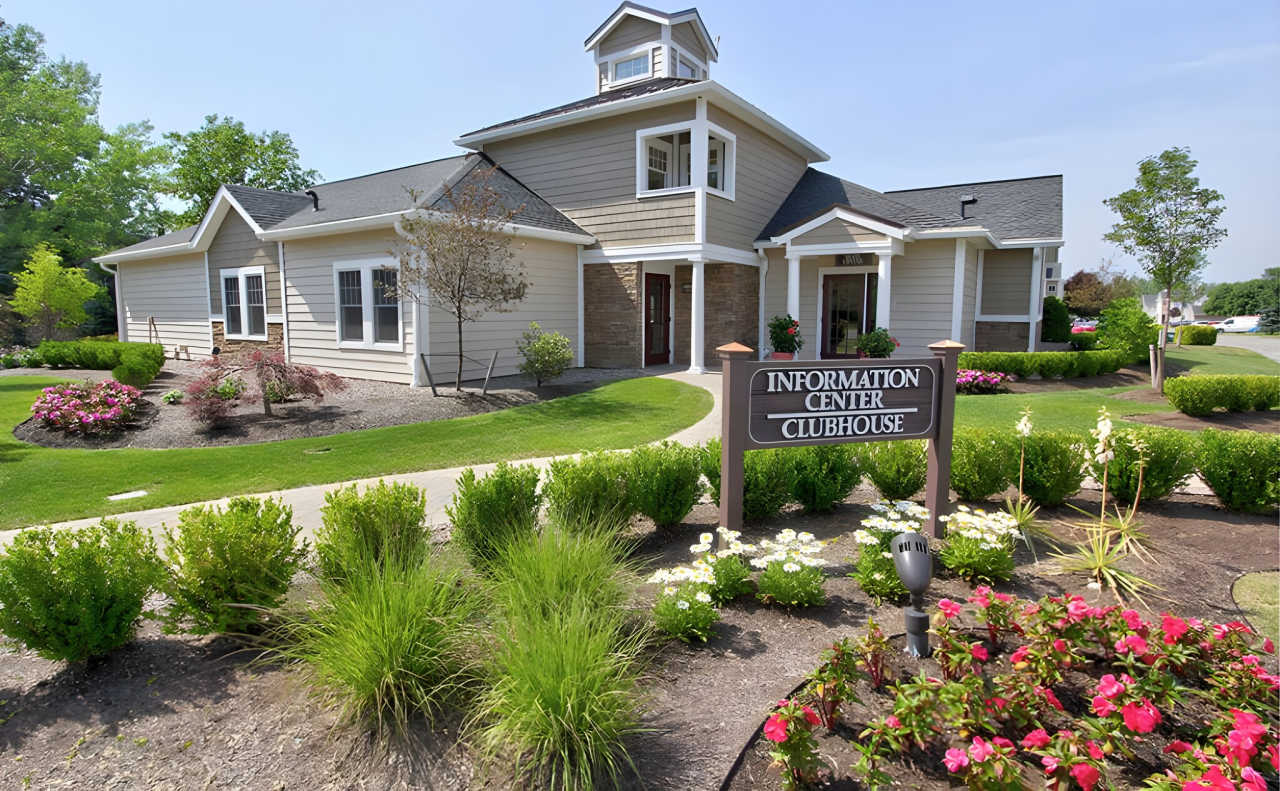 Country Club Manor Apartments