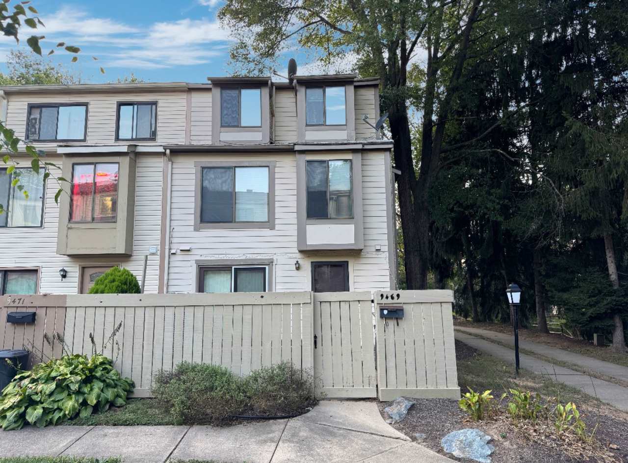 Lovely 3 BR/1.5 BA EOG Townhome in Montgomery Village!