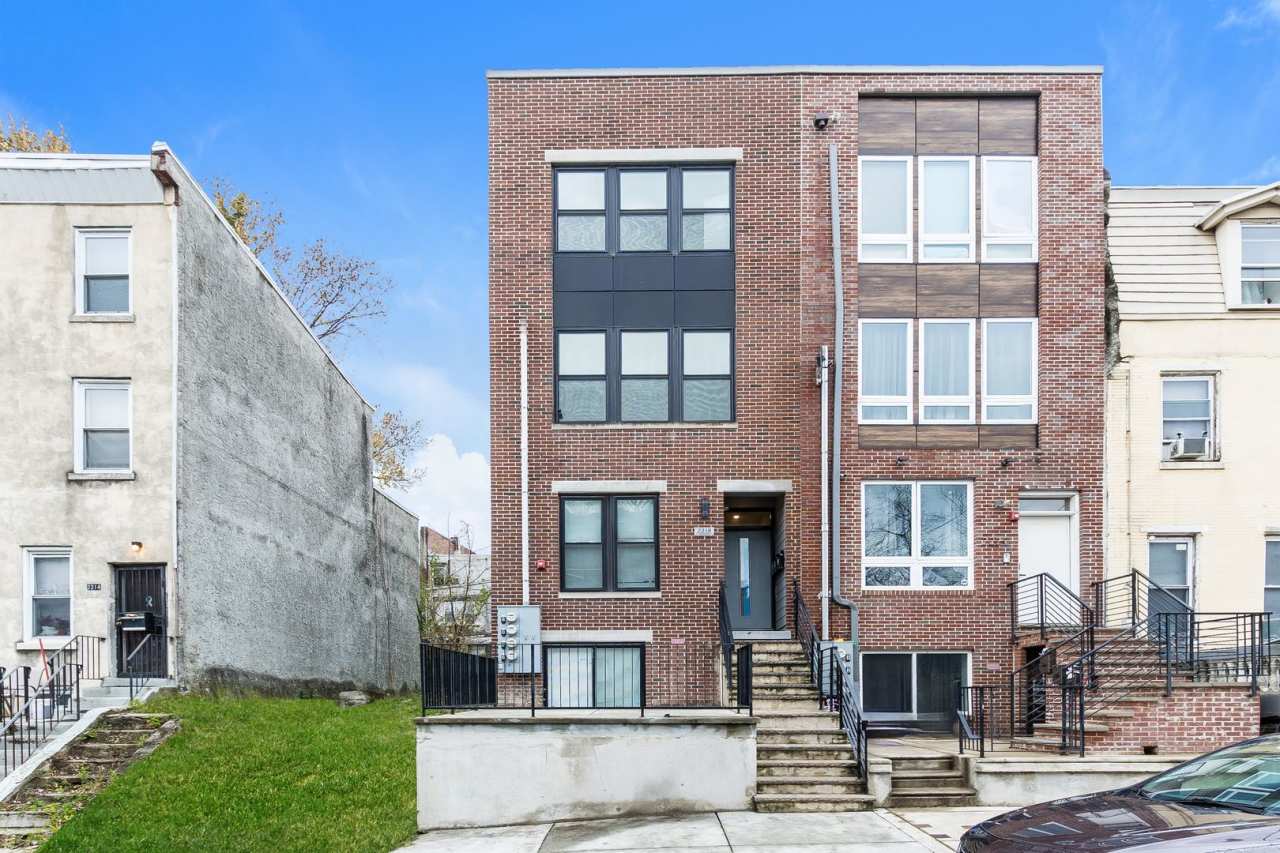 2218 N Franklin unit C