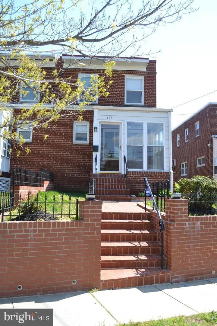 425 KENNEDY STREET NE