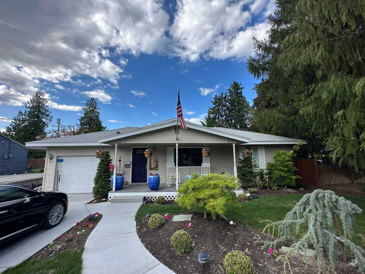 Stunning Furnished Home in Wenatchee!