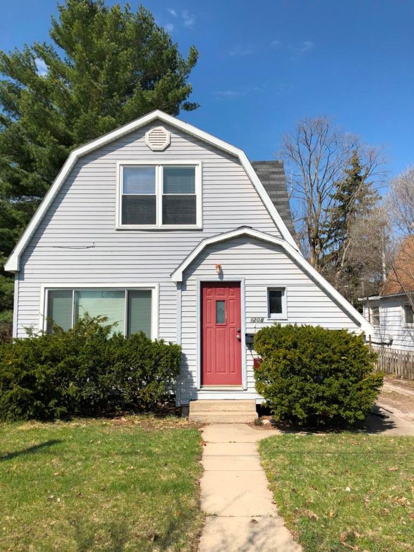 Charming 2-Bedroom, 1-Bathroom Remodeled Home