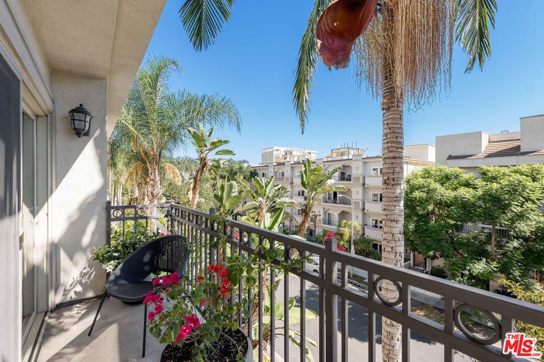 141 S Clark Dr unit: 411