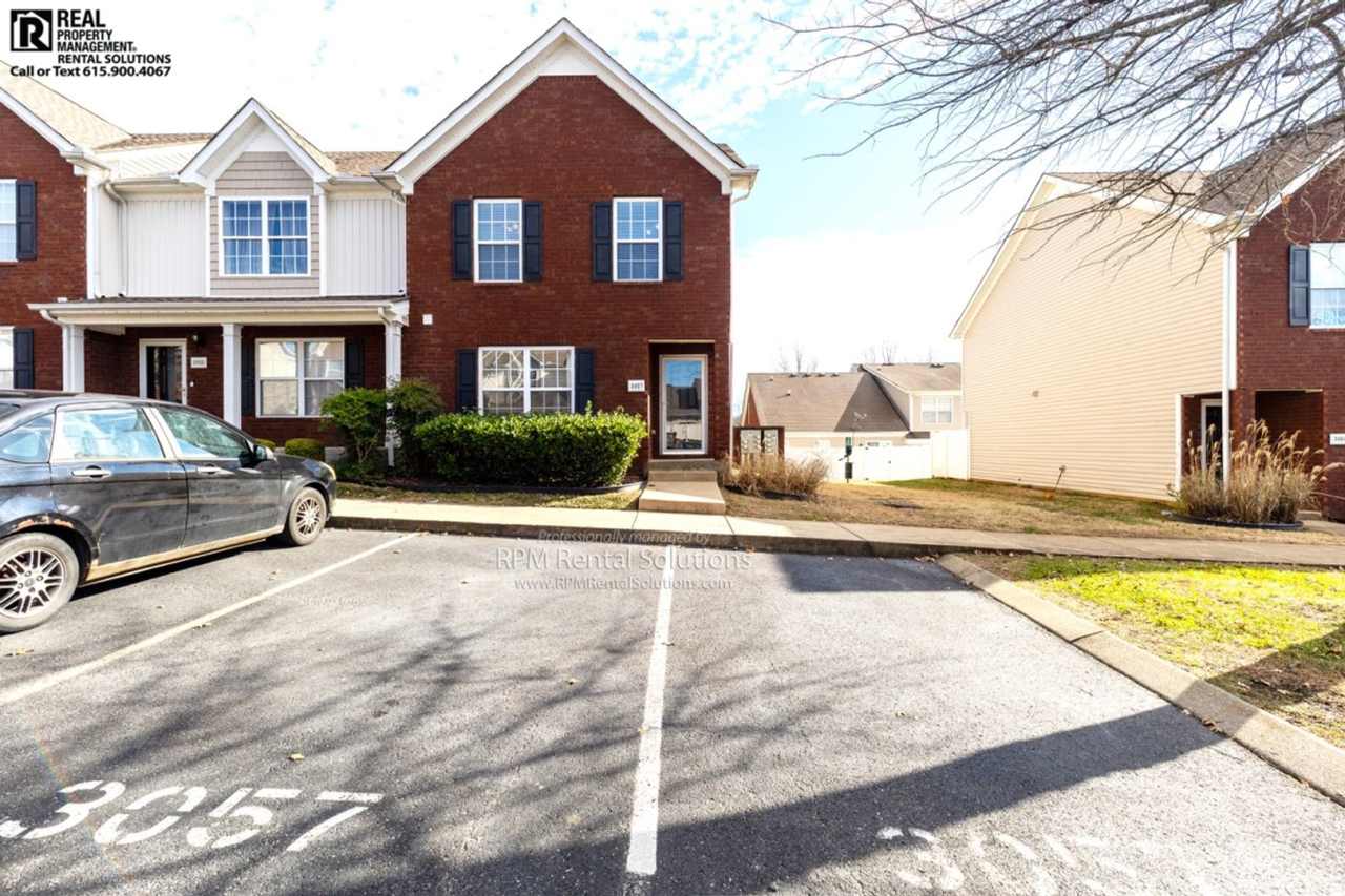 Amazing Smyrna 3BR townhome END-UNIT, just 1 mile from I-24!