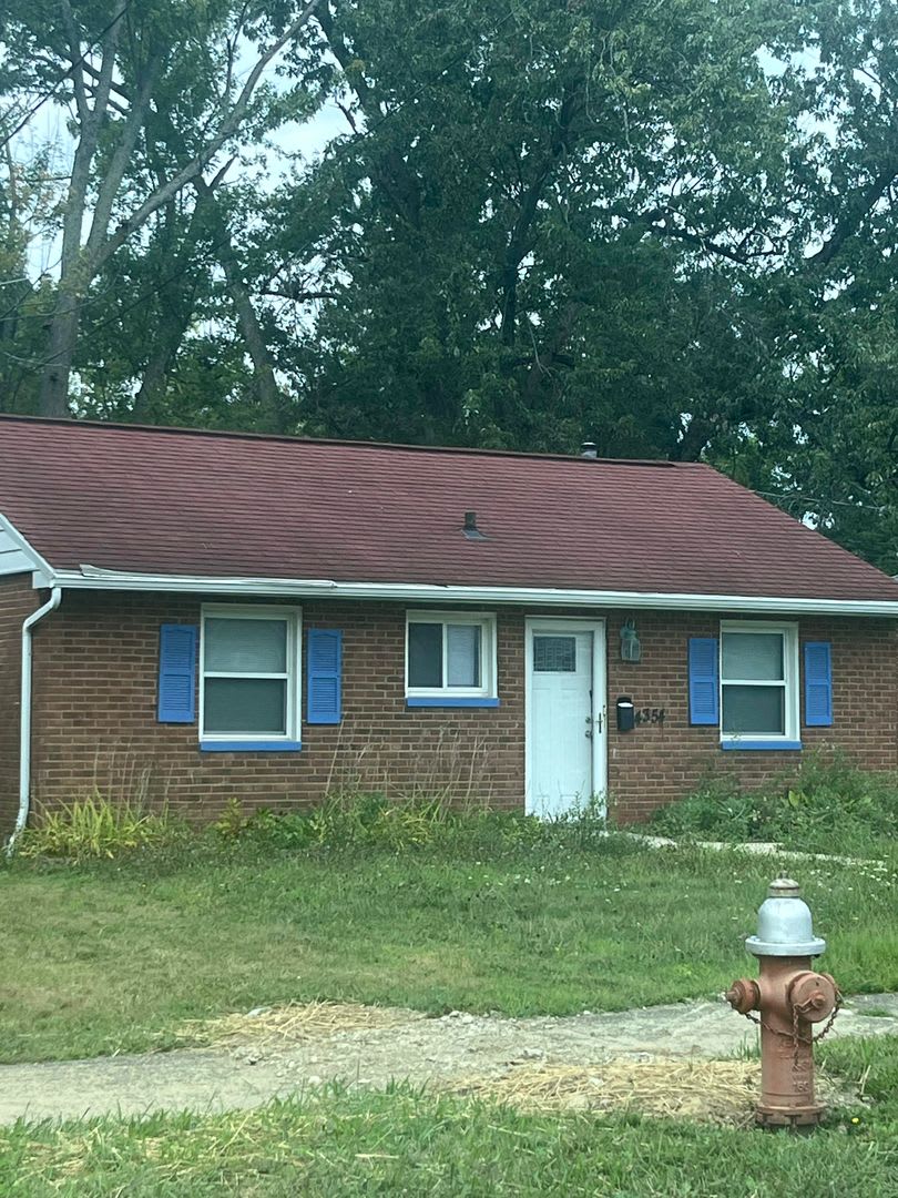 Cozy 2-Bedroom Ranch Home – Classic Brick Style  Convenient Living!